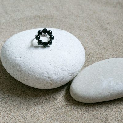 Anillo flor de AZABACHE