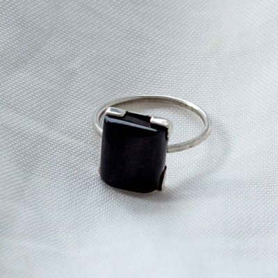 Anillo rectángulo de AZABACHE