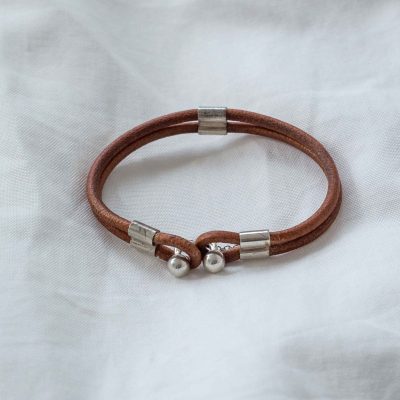 Pulsera doble cuero con cierre bolas