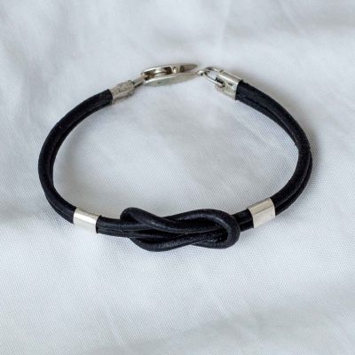Pulsera infinito con cordón cuero (disponible en varios colores)